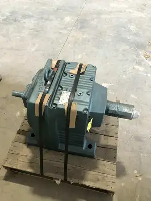 Sew Eurodrive R137AD4 Helical Gear Unit Speed Reducer Ratio: 19.04:1