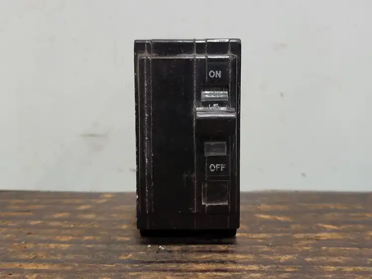 Used SQUARE D QO215 Switchgears British Columbia CA | Lenmark #242295