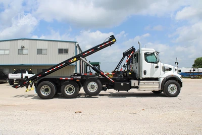 New | in-Stock 2027 WESTERN STAR 47X Hooklifts & Roll-Offs Texas US | Roll Off Truck World #1492010