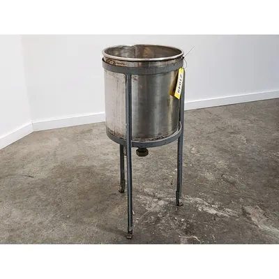Used Stainless Steel Liquid Holding Tank – 9 Gallon