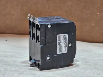 Used SQUARE D QOB320 Switchgears British Columbia CA | Lenmark #1438505