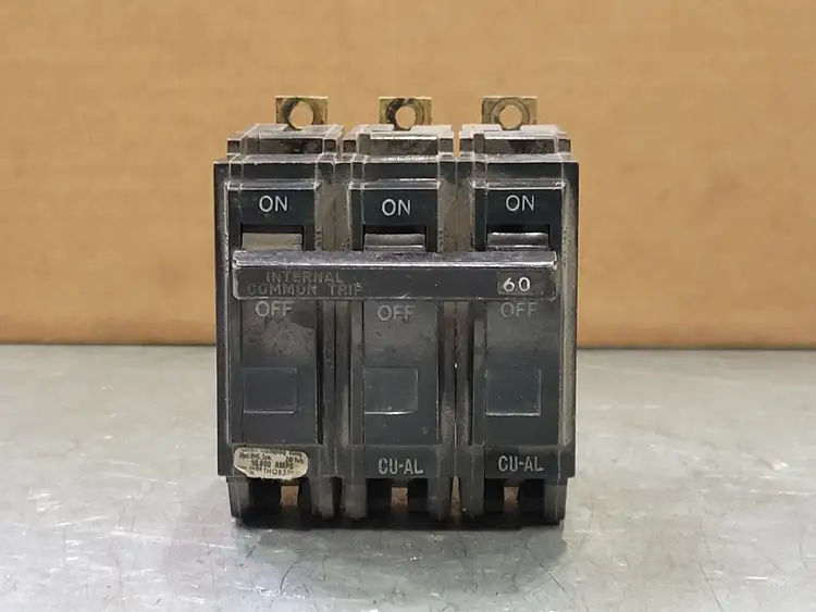 Used GENERAL ELECTRIC THQB320 Switchgears British Columbia CA | Lenmark #243329