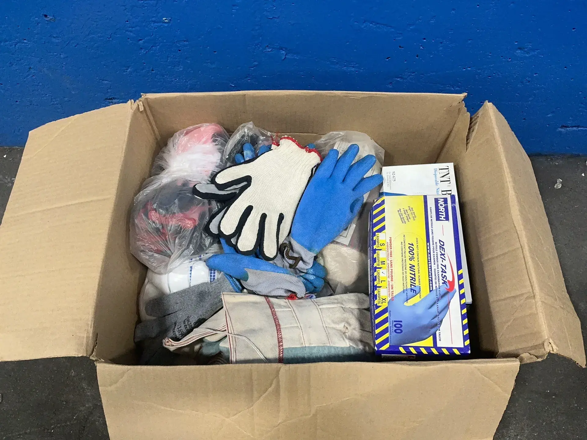 Used _UNKNOWN_ _UNKNOWN_ Gloves Ohio US | HGR 24 #1300014