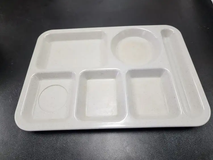 Used Cambro Used Carlisle Heavy Duty 6-Compartment Melamine Plastic Serving Trays Restaurant Equipment (Miscellaneous) Illinois US | Falcon Restaurant Supply #1376605