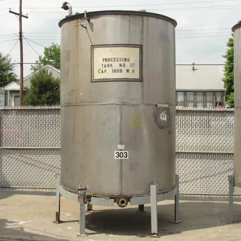 SPC6734  Tank 1609 gallon vertical tank, 304 SS, slope