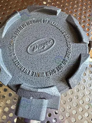 Used DWYER TTE-104-W TEMPERATURE TRANSMITTER 10-35 VDC Transducers California US | Equipment Lab #1437667