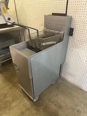 Used Pitco Used Pitco 35C+S Natural Gas 35-40 lb. Stainless Floor Fryer 90,000 BTU Cookers / Coolers / Fryers Illinois US | Falcon Restaurant Supply #1375373