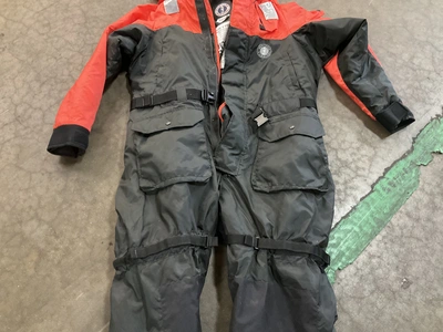 Used _UNKNOWN_ _UNKNOWN_ Apparel, Gloves, Lab Coats Michigan US | Miedema Asset Management Group #1411109