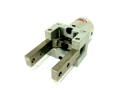 NEW BARRINGTON AUTOMATION B-2W 819 PNEUMATIC GRIPPER B2W819