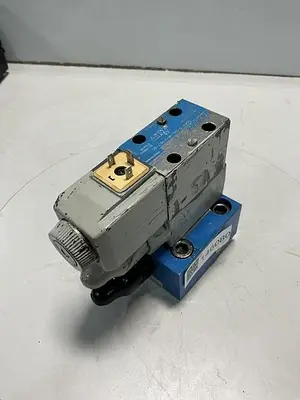 USED VICKERS DG4V-3-2AL-M-U-HL7-60