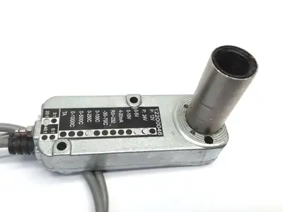 Used Omega Smart Infrared Temperature Sensor Pyrometers Michigan US | Maverick Industrial Sales #1390597