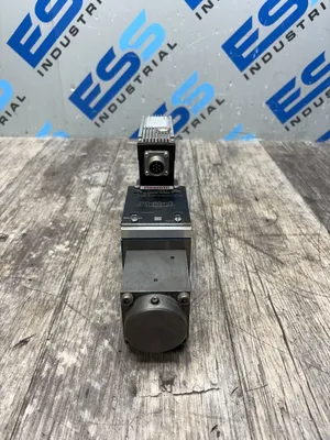 USED BOSCH REXROTH 4WRSE10Q00-32/G24K0/A1V