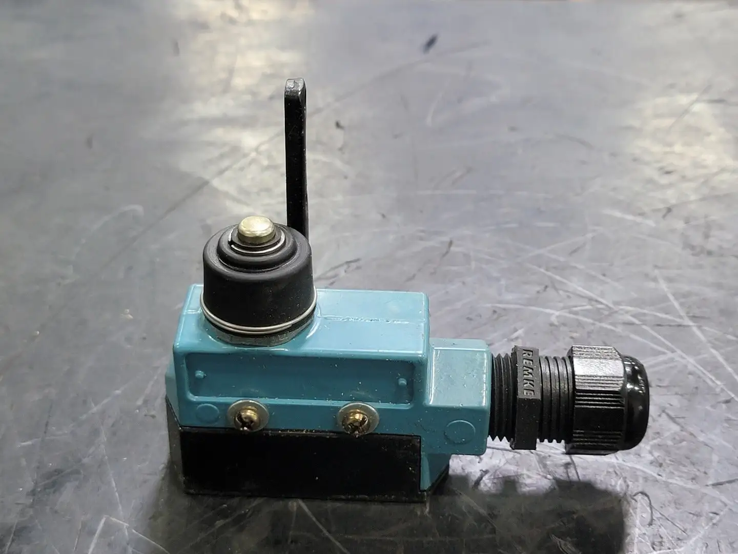 Used MICRO SWITCH BZE6-2RN Switchgears British Columbia CA | Lenmark #241159