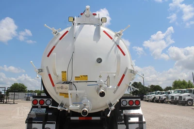 Used 2019 VOLVO VHD64B200 Septic/Sewer/Vacuum Trucks Texas US | Roll Off Truck World #1492002