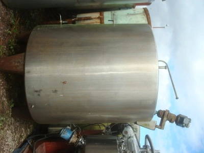 4,500L S/S Vertical Enclosed Mixer 1.1 kW