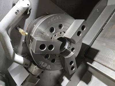 Hyundai SKT-400C F21ITB CNC Lathe w/ Tailstock and Indexer, 10 Slot Turret, LNS Conveyor, 3-Jaw