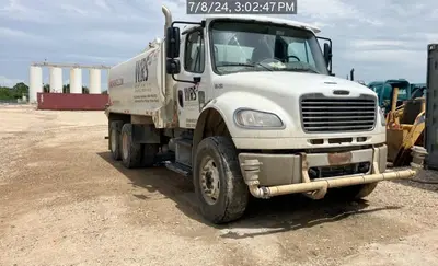 USED 2019 Freightliner M2 106