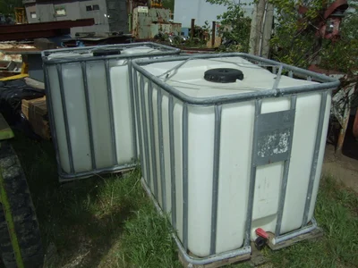 100 Gallon Plastic Liquid Storage Tanks