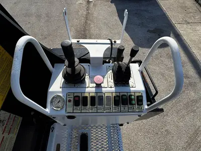 Used 2015 ALTEC AC18-70R-HL Truck-Mounted Cranes Florida US | Truck and Van Outlet #1509158