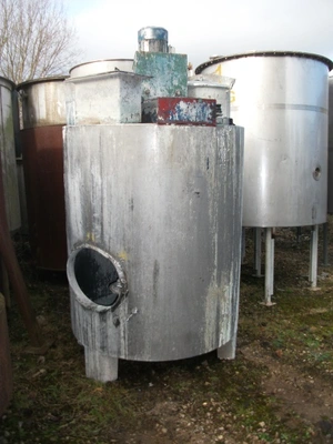 1,500L S/S Vertical Enclosed Tank