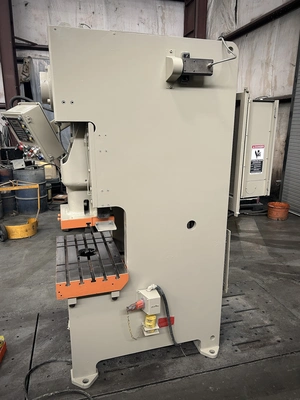 Used 1986 AIDA PRESSES AIDA NC1-45(2) PRESS O.B.I. Presses | Alma Machinery #898942