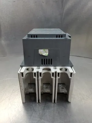 ABB/YORK 024-31893-000 300A 600V Definite Purpose Contactor. 1C-28