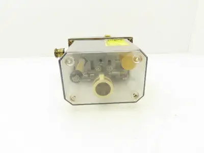 SKF MKU11-KW2-J0051 Lubricator Oil Pump Oiler 16 Bar 0.1 L/min 100VAC 2L Tank
