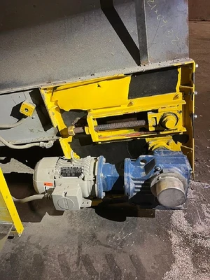 USED UNIVERSAL 114' X 30"