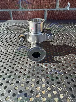 USED BS&B GR-C SAFETY HEAD 1 1/2" FITTING W/ 45 PSIG RUPTURE DISC, 1" TEE FITTING
