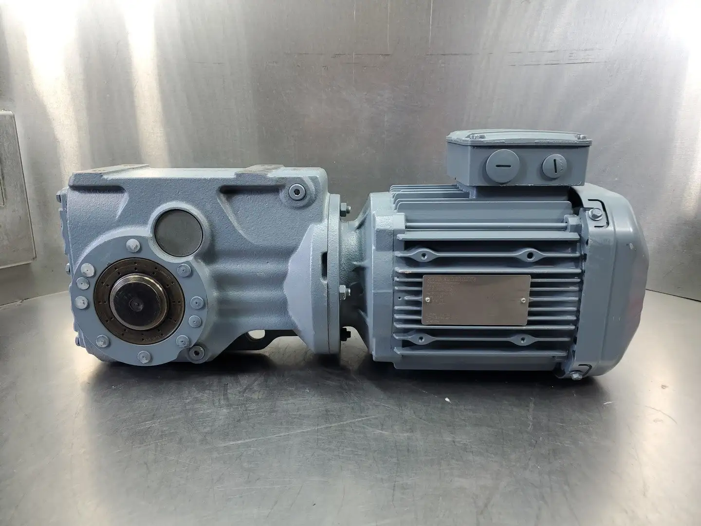 Used SEW-EURODRIVE KA47 DRE90L4 1740/110RPM 1.5HP 15.86 RATIO GEAR MOTOR Gearmotors South Carolina US | Palmetto Automation #1160839