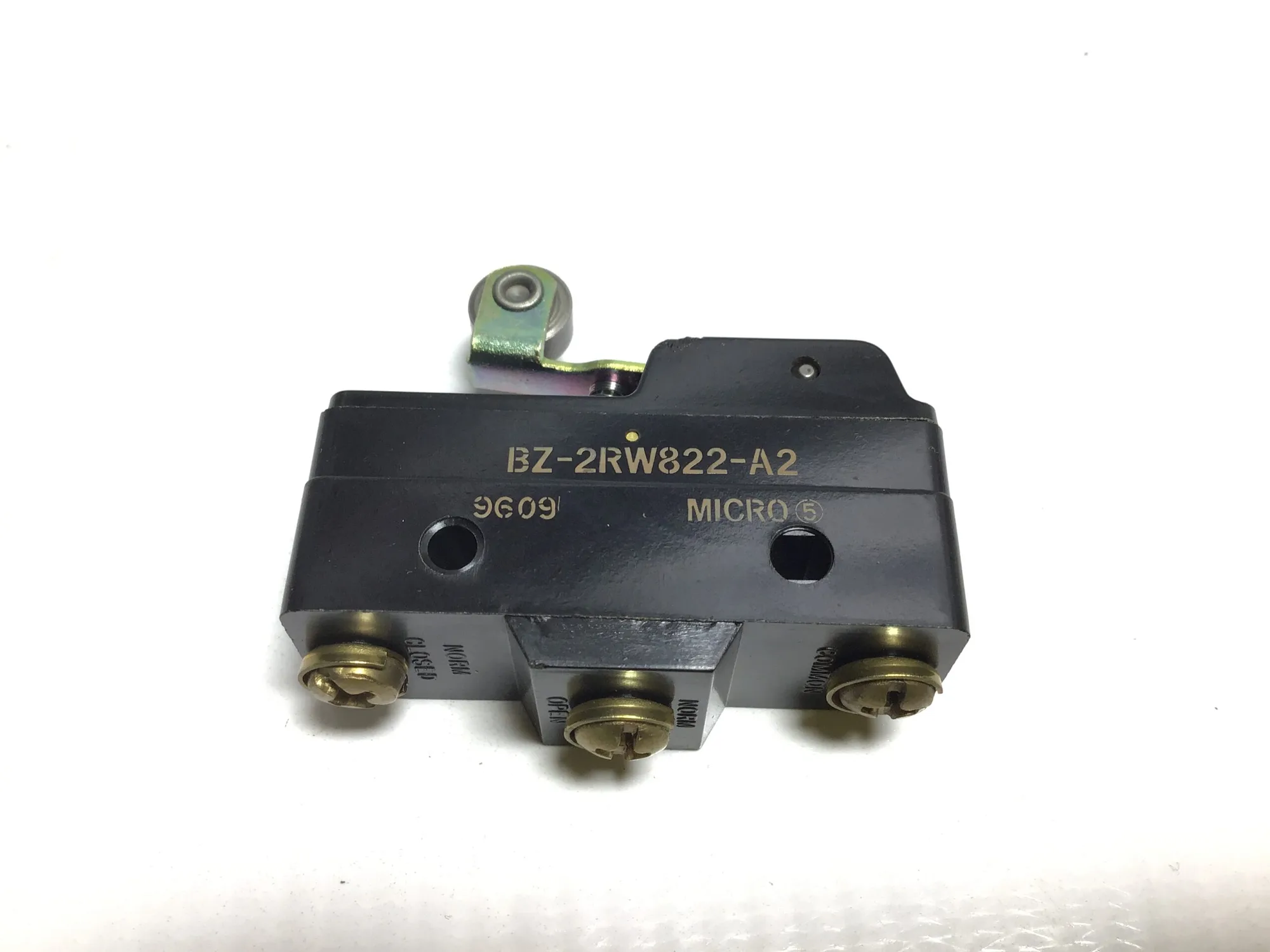 Honeywell BZ-2RW822-A2 Roller Lever Actuated Micro Switch