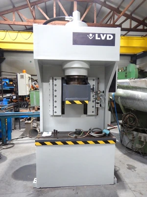 USED LVD 160 TON