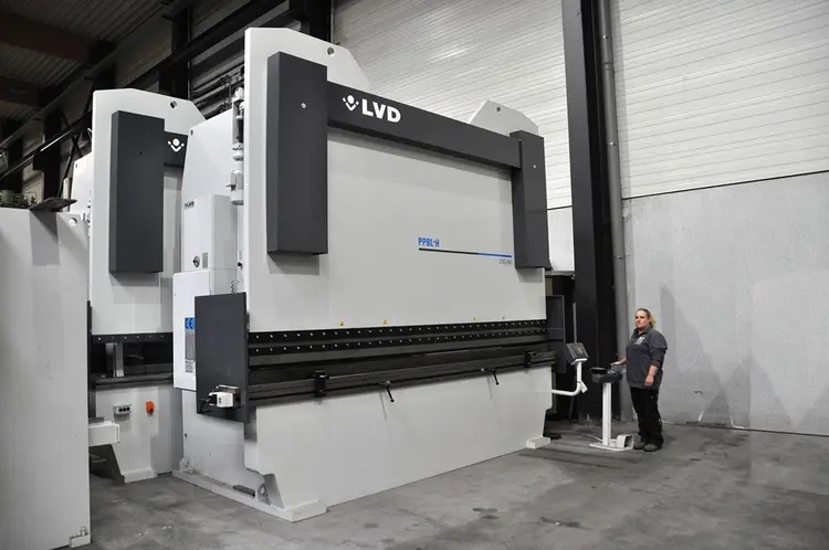 Used LVD PPBL-H 300 TON X 4100 MM CNC Press Brakes | Apt International N.V #373110