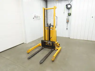 Used ULINE _UNKNOWN_ Pallet Lifters Indiana US | Arrow Industrial #1366960