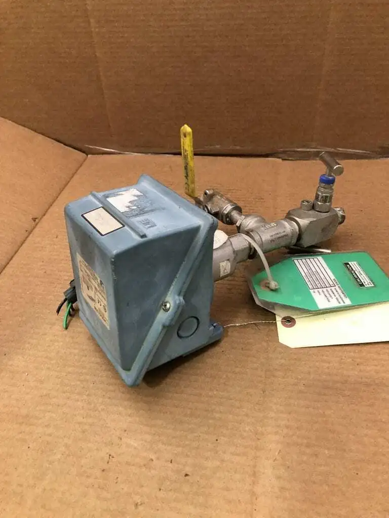 UE Universal Electric J400-S156B Water Pressure Switch 0-100PSI / 200PSI 480VAC