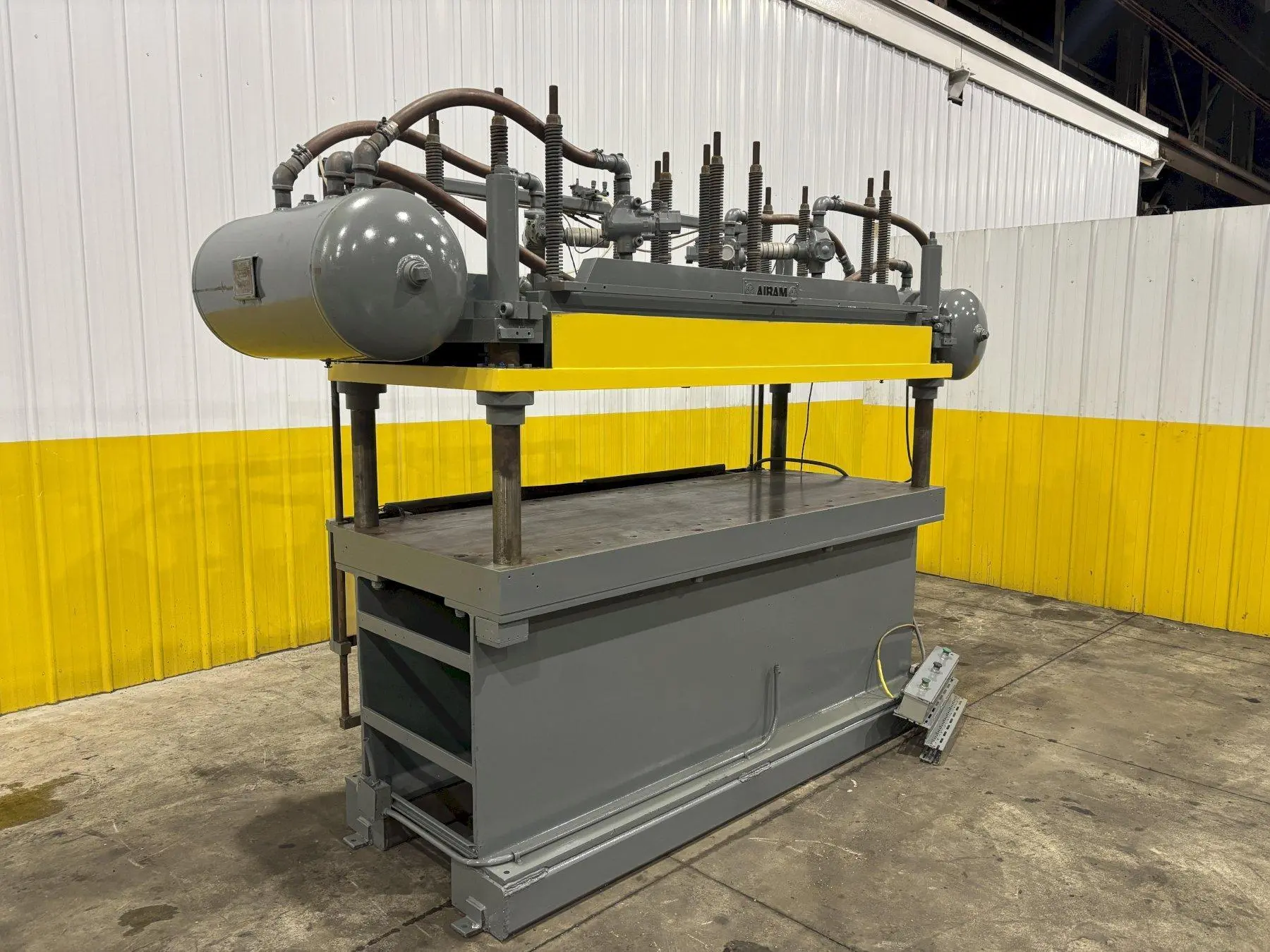 40 TON X 36" X 94" AIRAM 4 POST PNEUMATIC CUTOFF PRESS: STOCK #22485