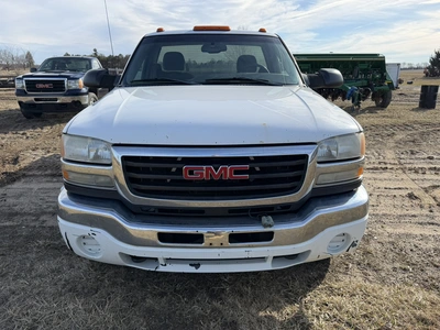 USED 2005 GMC 3500