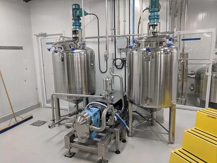 Vertical SS Mixing Tanks