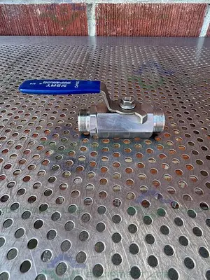 USED SUPERLOK SBV210-S12-PE-BH STAINLESS STEEL BALL VALVE 1000 PSI W/ 3/4" FITTING