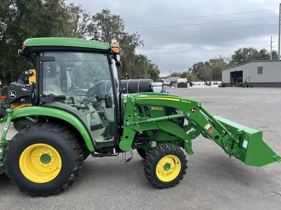 USED 2023 Deere 3033R