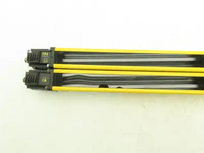 Allen Bradley 440L-P4J0480YD Light Curtain Guardmaster Receiver/Transmitter Set
