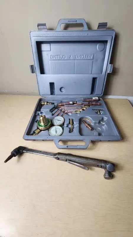 Victor Welding & Cutting Torch Kit with Gauges and Accessories - Missing One Gauge Set