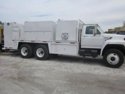 Used FORD F-900 COMMERCIAL LUBE TRUCK Fuel & Lube Trucks Florida US | USA Transequipment #1542593
