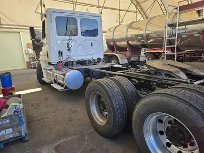 USED 2019 FREIGHTLINER CASCADIA 125