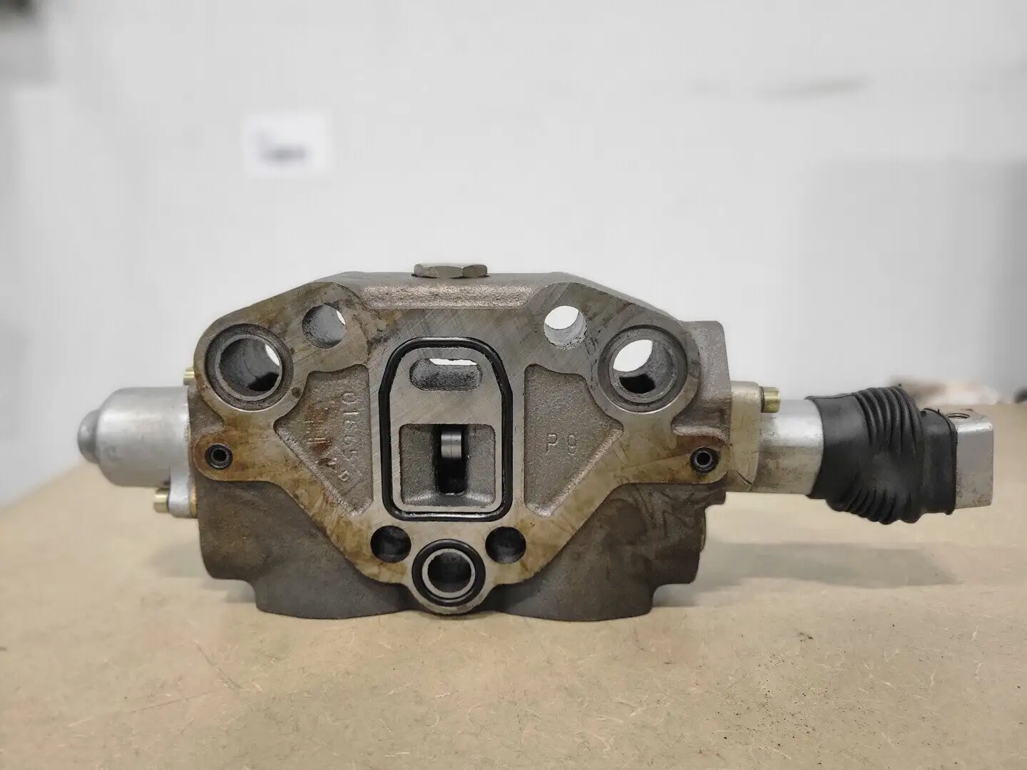 Hydraulic Section Valve 121010201, 01665