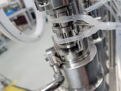USED 1900 SYNTEGON AUTO INJECTION FILLING LINE