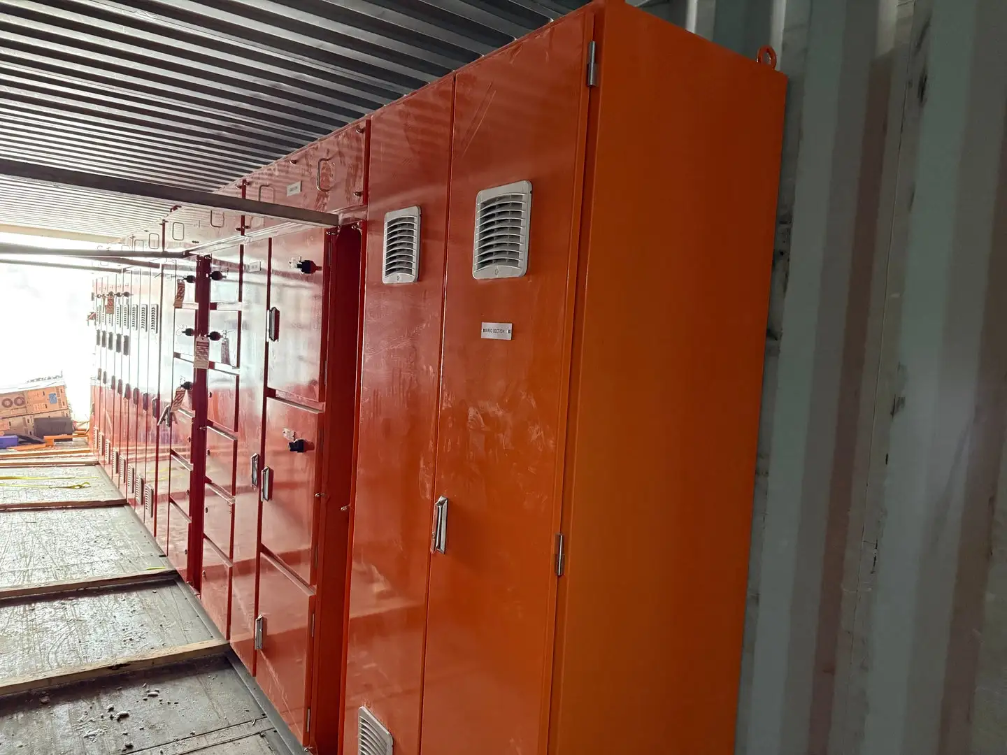 600A Motor Control Center MCC, 575V, 800A Bus, Form 4A, IP42 Enclosure