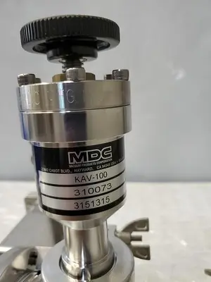 EDWARDS GVI 63M GATE VALVE WITH STAINLESS STEEL ADAPTER WITH MDC KAV-100 PNEUMA