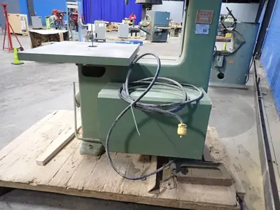 Danckaert 31" Throat Vertical Band Saw