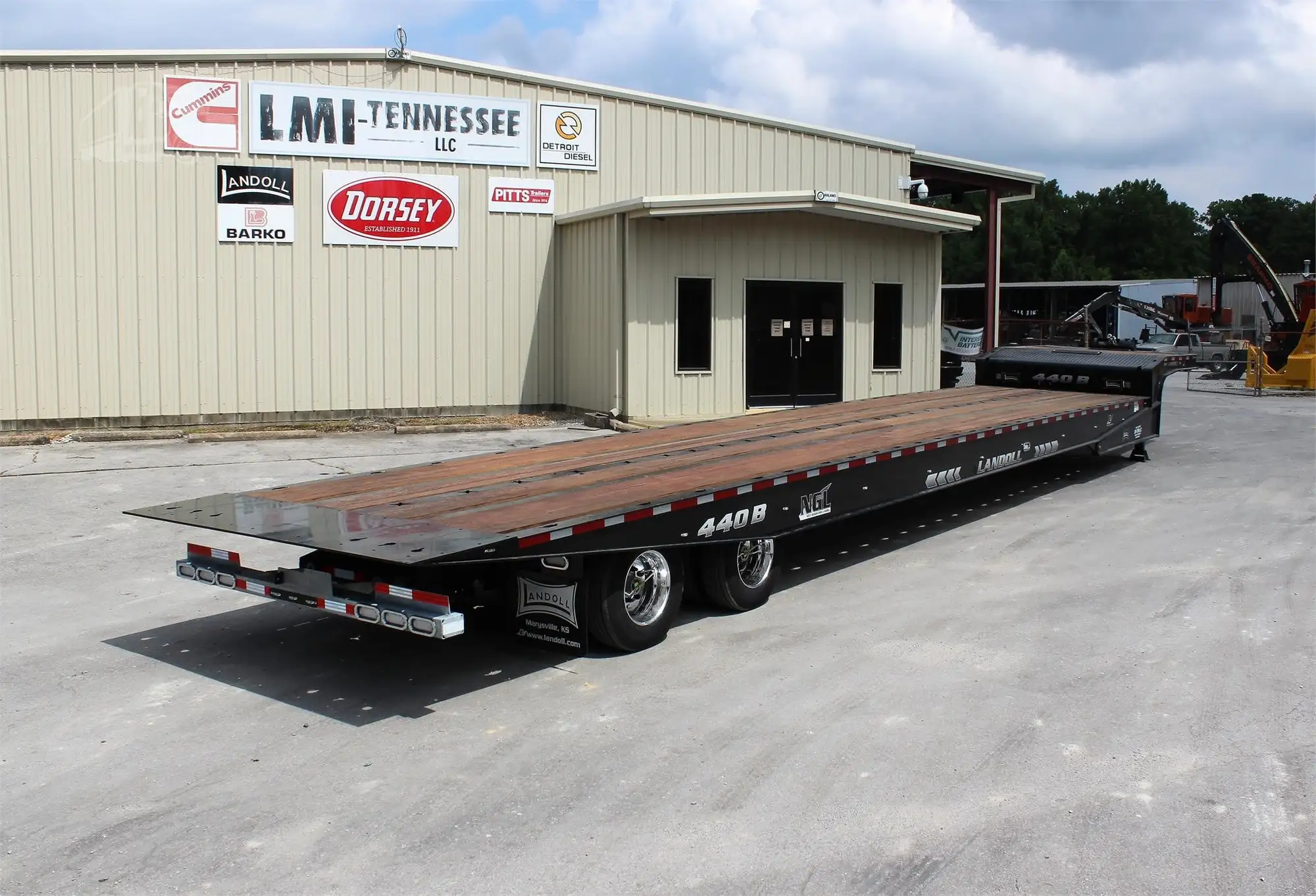 New | in-Stock 2027 LANDOLL 440 Lowboy Trailers Tennessee US | LMI Tennessee LLC #1505131